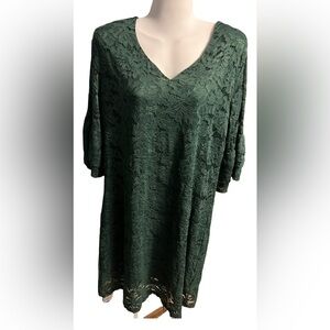 Belongsci Hunter Green Lace  3/4 length ruffle sleeve v-neck  dress. NWT.